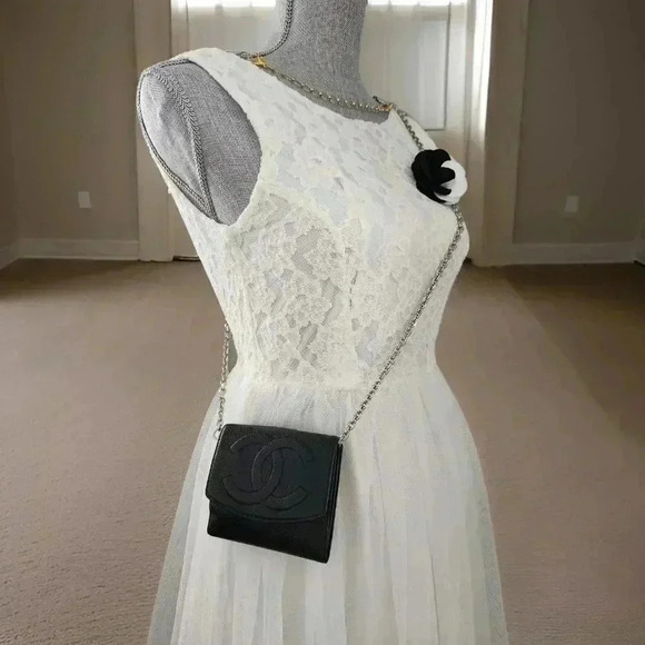 Chanel Caviar Interlocking CC Logo  TriFold Wallet - Picture 2 of 16